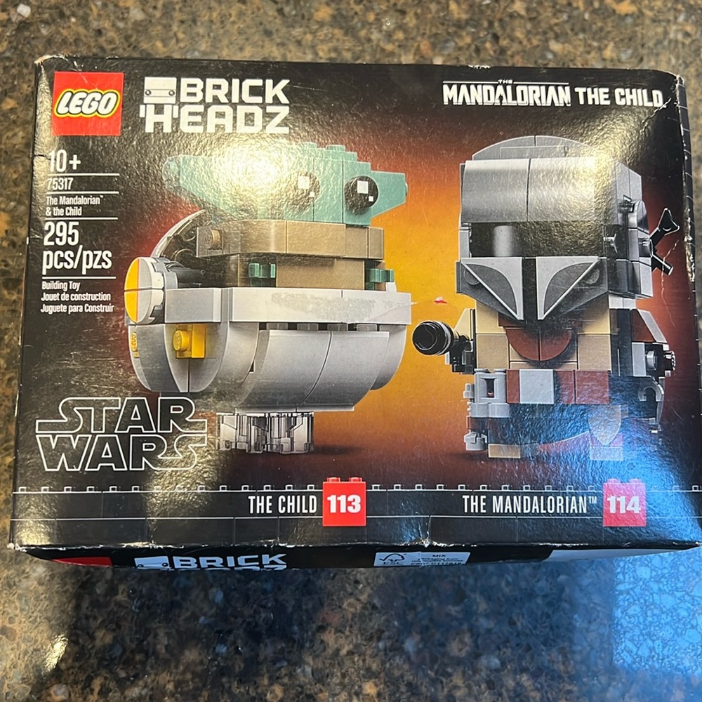 LEGO BrickHeadz Madalorian and The Child 295 piece set